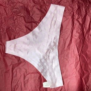 NWT VS seamless thong